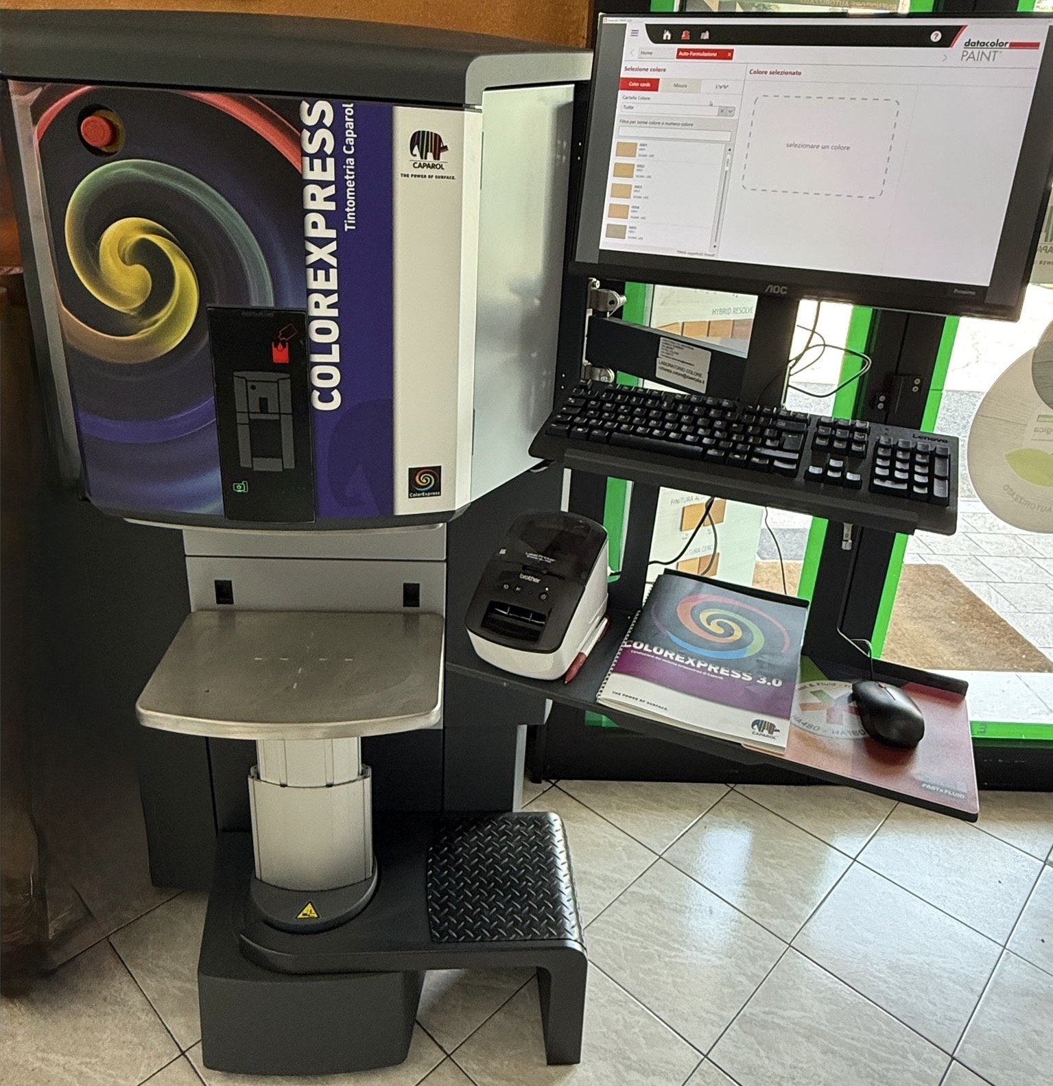 Tintometro Colorexpress Caparol nel negozio Pulcini Alberto